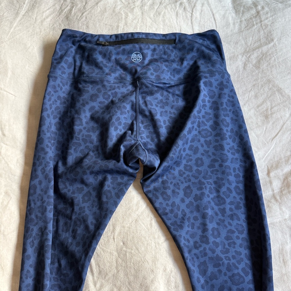Renwick Sport Blue Leopard Leggings Sz M excellent 💙